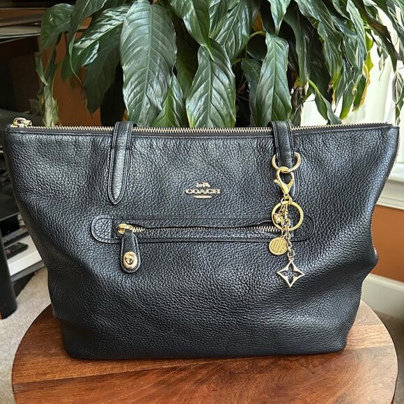 LOVE and CLOVER Bag Charm Gold Tone💕 - Picture 2 of 9